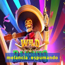 melancia espumando melancia saindo espuma